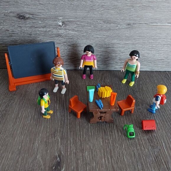 Playmobil Classroom Set - Picture 1 of 5
